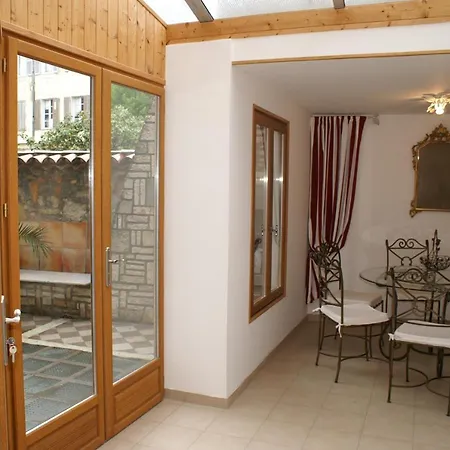 First Floor 15 Rue Notre Dame With Vast Terrace Апартаменты Канны