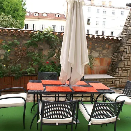 First Floor 15 Rue Notre Dame With Vast Terrace * Канны